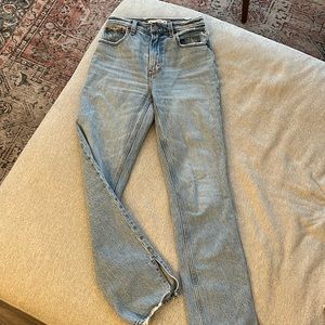 Abercrombie 90’s straight ultra high rise jeans